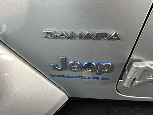 Used 2023 Jeep Wrangler Unlimited Sahara w/ Cold Weather Group AWD/4WD image 11