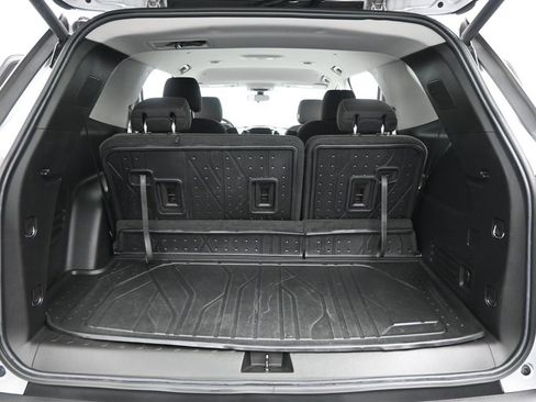 Used 2021 Chevrolet Traverse LT image 23