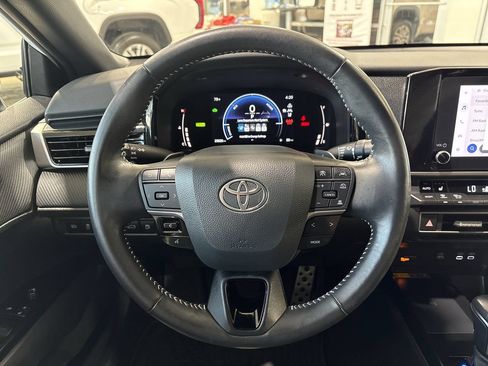 Used 2025 Toyota Camry SE w/ Convenience Package FWD image 14