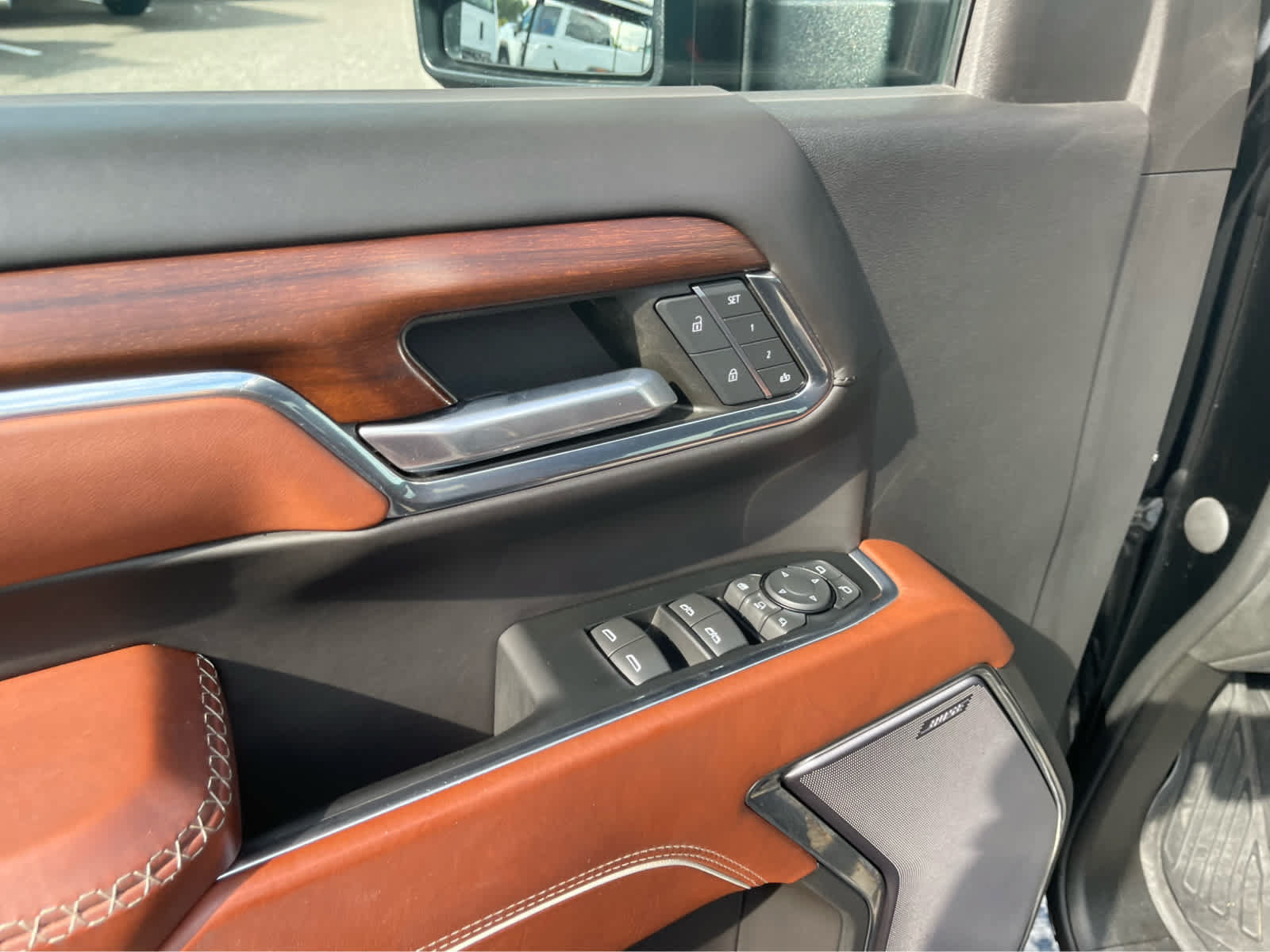 Used 2024 GMC Sierra 2500 Denali Ultimate AWD/4WD image 11
