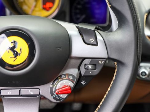 Used 2021 Ferrari 812 GTS RWD image 34