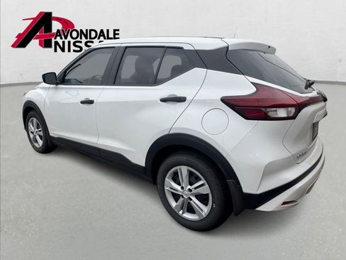 Used 2025 Nissan Kicks Play S image 2