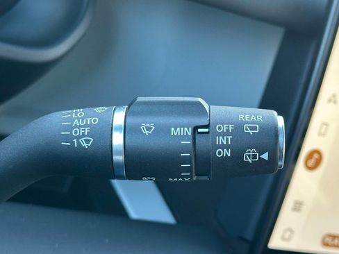 Used 2025 Land Rover Defender 110 S image 25