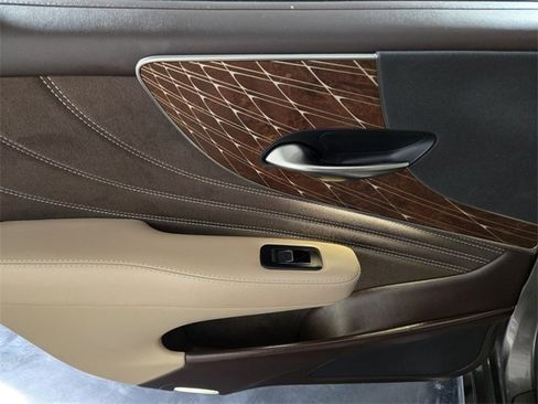 Used 2018 Lexus LS 500 image 19