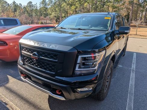 Used 2021 Nissan Titan PRO-4X w/ Pro-4x Convenience Package image 3