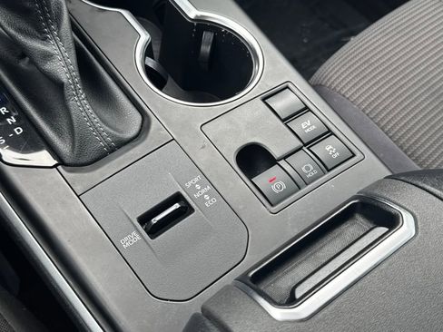 Used 2023 Toyota Highlander LE image 27