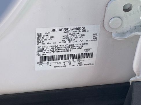 Used 2022 Ford Explorer XLT w/ Equipment Group 202A image 12