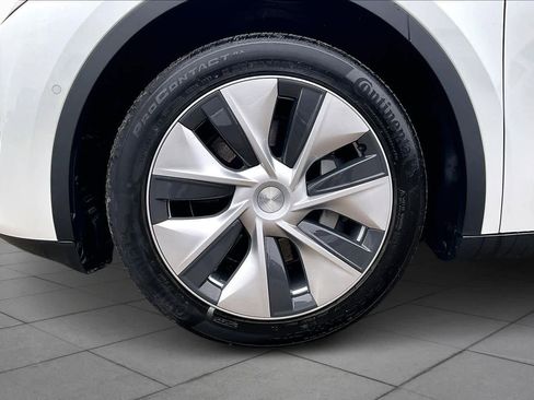 Used 2021 Tesla Model Y Long Range image 10