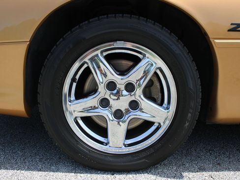 Used 1998 Chevrolet Camaro Z28 RWD image 33