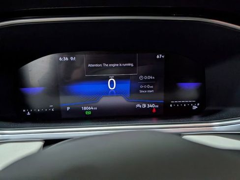 Used 2025 Volkswagen Taos SE image 15