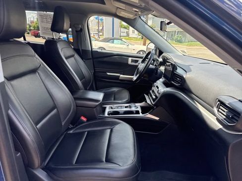 Certified 2022 Ford Explorer XLT w/ Equipment Group 202A AWD/4WD image 34