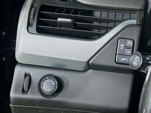 Used 2018 Chevrolet Suburban LT image 17