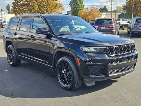 Certified 2024 Jeep Grand Cherokee L Laredo image 8