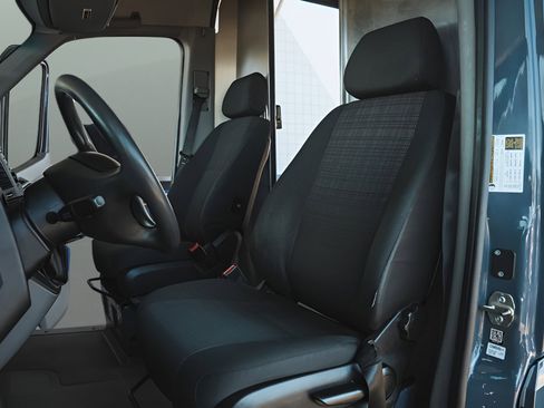Used 2018 Mercedes-Benz Sprinter 2500 image 11