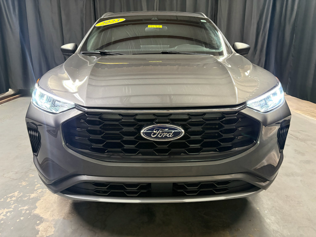 Used 2023 Ford Escape ST-Line w/ Tech Pack #1 AWD/4WD image 2
