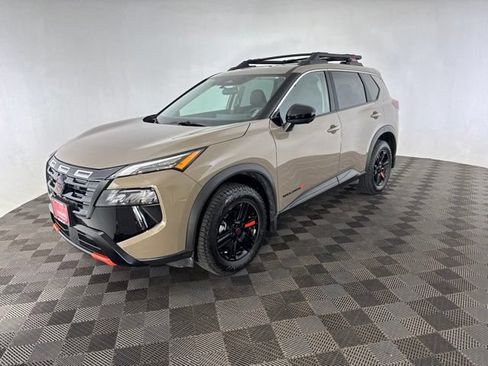 Used 2025 Nissan Rogue SV AWD/4WD image 3