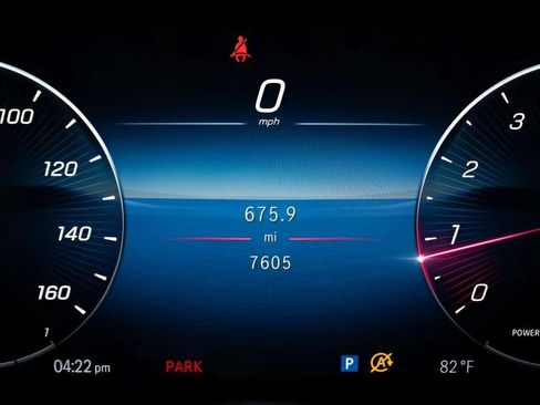 Used 2024 Mercedes-Benz GLC 300 4MATIC image 24