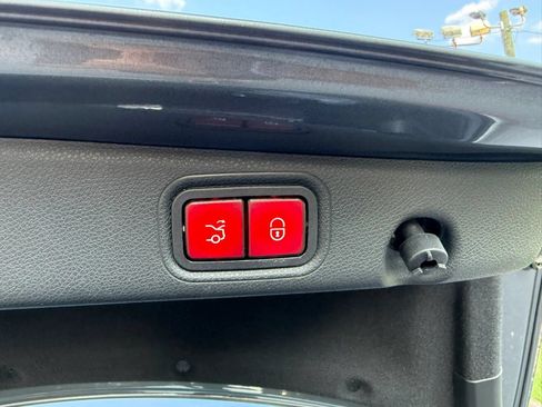 Used 2017 Mercedes-Benz E 300 image 45
