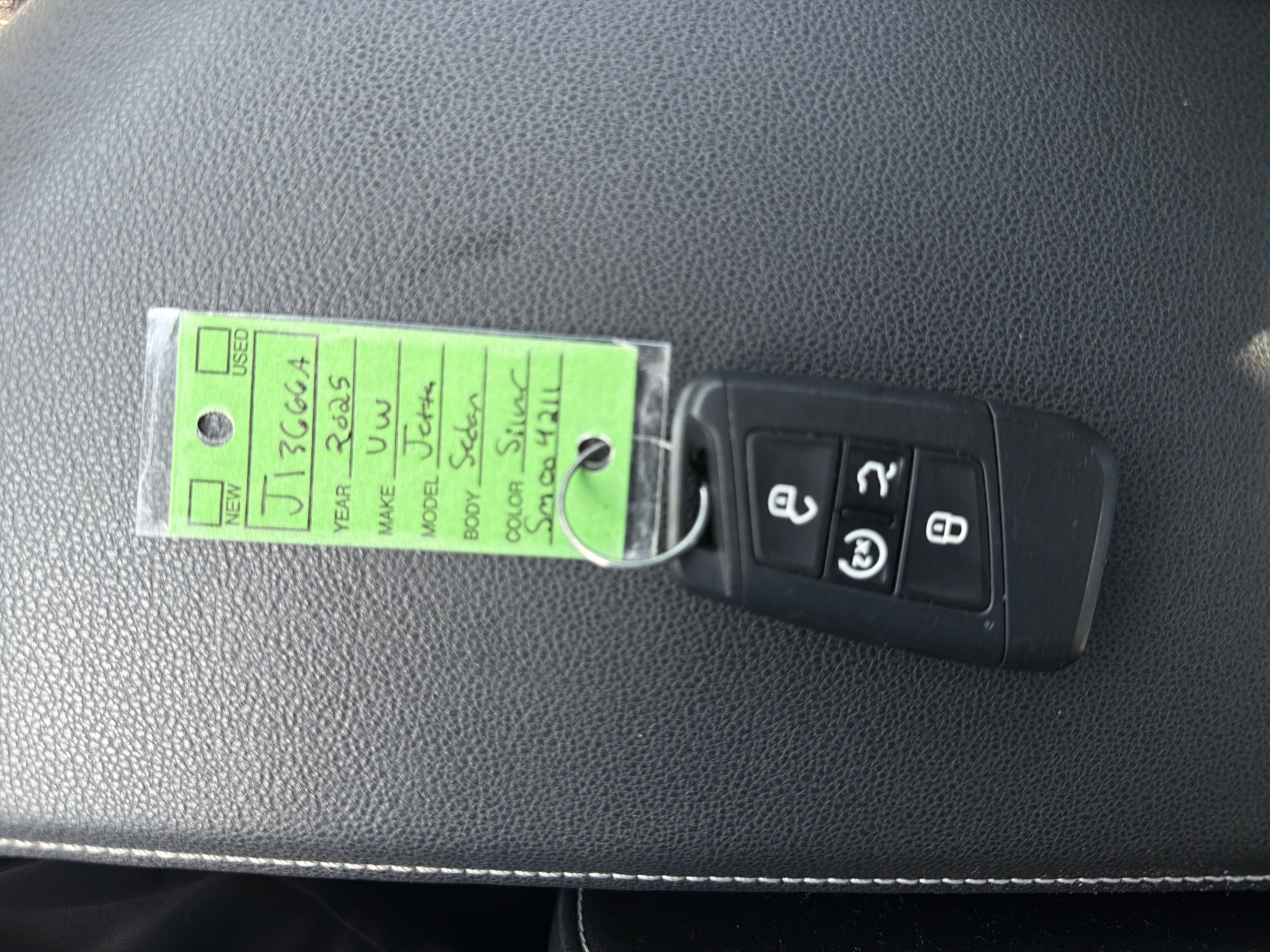 Used 2025 Volkswagen Jetta SE FWD image 30