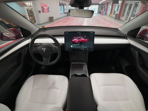Used 2025 Tesla Model Y Long Range image 21