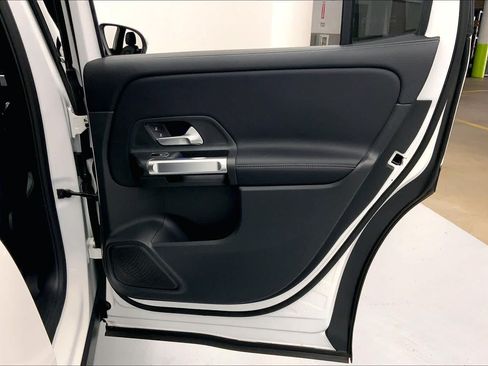 Used 2026 Mercedes-Benz GLB 250 image 12