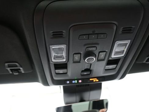 Used 2024 Chevrolet Suburban Premier w/ Premium Package 2 AWD/4WD image 12