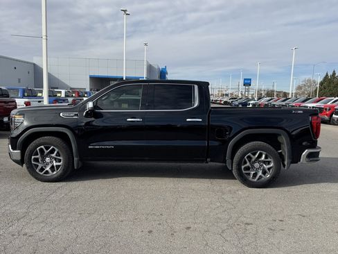 Used 2022 GMC Sierra 1500 SLT image 2