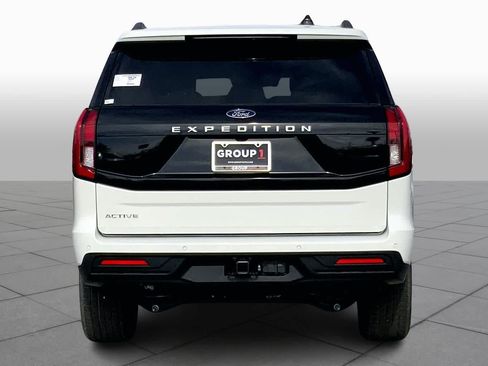 Used 2026 Ford Expedition Active RWD image 4