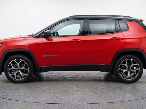 Used 2025 Jeep Compass Limited AWD/4WD image 5