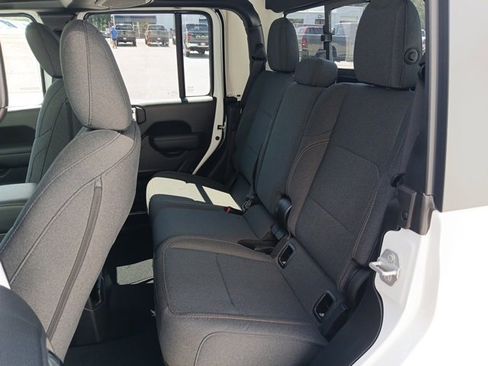 New 2025 Jeep Gladiator Sport image 14