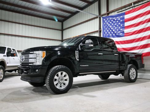 Used 2017 Ford F250 Platinum image 1