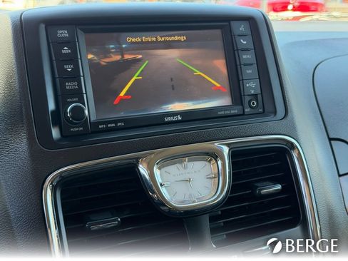 Used 2013 Chrysler Town & Country Touring-L w/ Driver Convenience Group FWD image 20