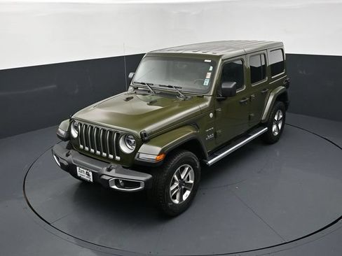 Used 2022 Jeep Wrangler Unlimited Sahara w/ LED Lighting Group AWD/4WD image 14