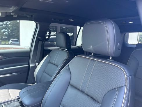 Used 2026 Chevrolet Traverse High Country FWD image 3