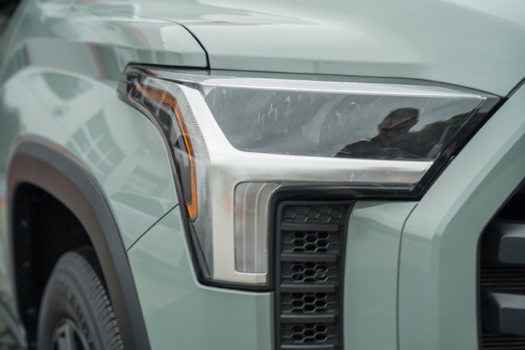 Used 2025 Toyota Tundra Limited AWD/4WD image 11