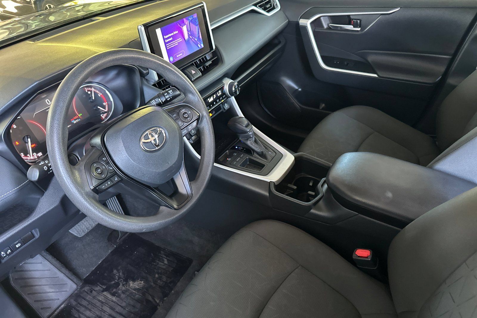 Used 2024 Toyota RAV4 XLE FWD image 10