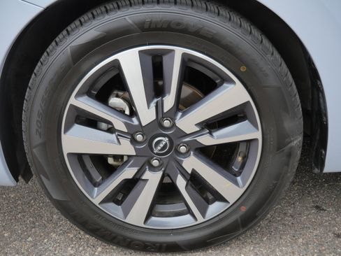 Used 2025 Nissan Versa SV FWD image 15