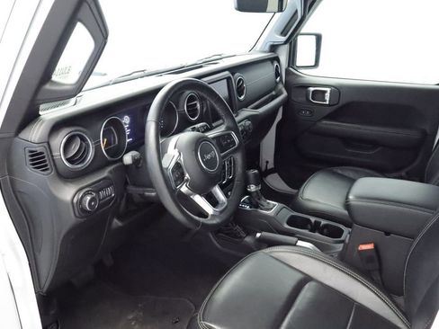 Used 2018 Jeep Wrangler Unlimited Sahara w/ Uconnect 4C Nav & Sound Group AWD/4WD image 22