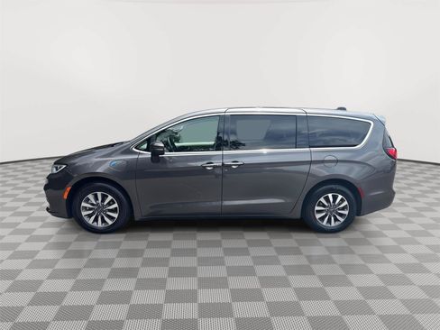 Used 2023 Chrysler Pacifica Touring-L FWD image 9