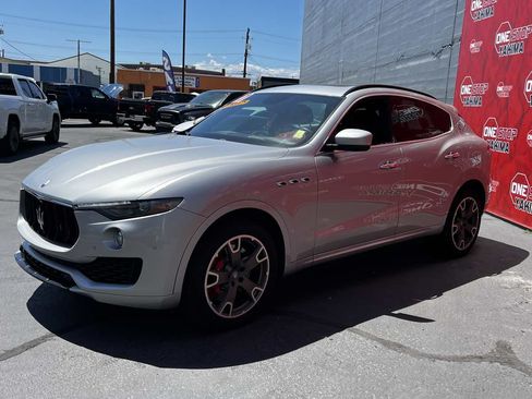 Used 2017 Maserati Levante S AWD/4WD image 3