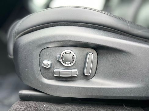 Used 2022 Land Rover Range Rover Sport SVR image 17