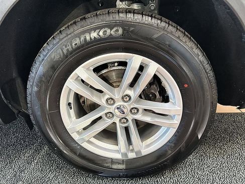 Used 2023 Ford Explorer XLT w/ Equipment Group 202A AWD/4WD image 35