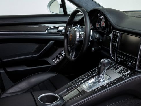 Used 2016 Porsche Panamera GTS image 29