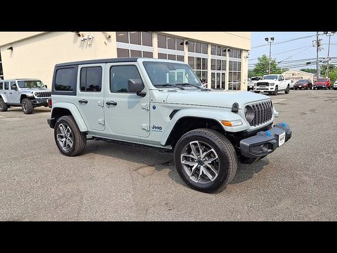 Used 2024 Jeep Wrangler Unlimited w/ Convenience Group AWD/4WD image 2