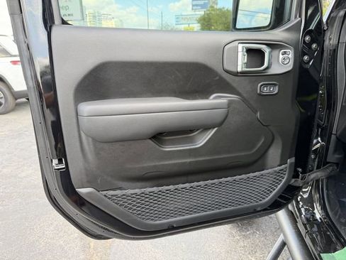 New 2025 Jeep Gladiator Sport AWD/4WD image 11