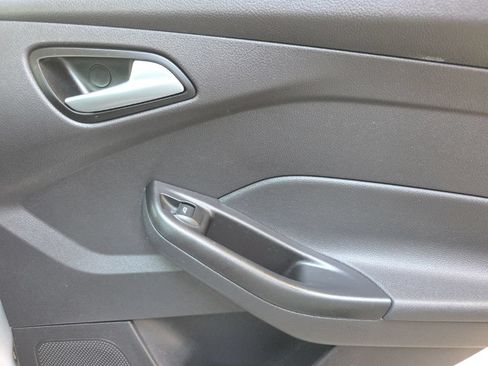 Used 2014 Ford Focus SE FWD image 23