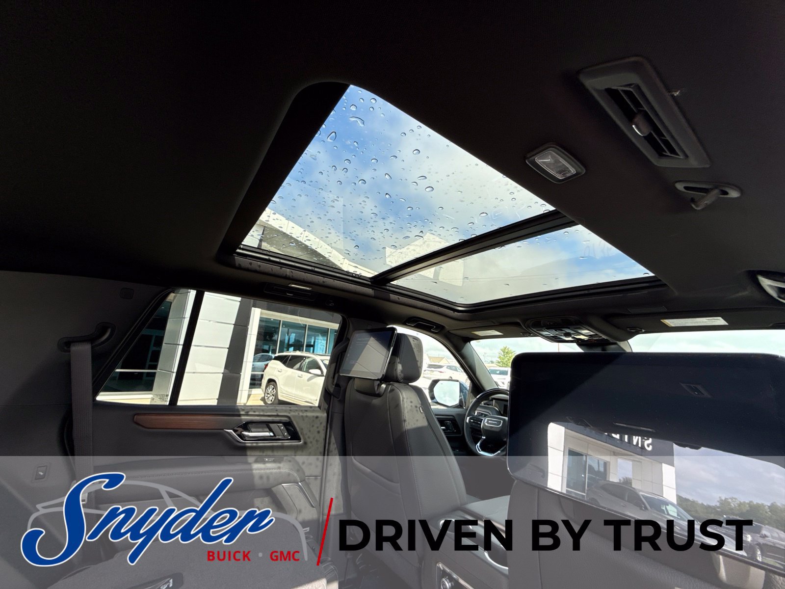 New 2026 GMC Yukon Denali w/ Advanced Technology Package AWD/4WD image 19