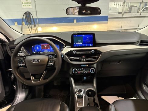 Used 2022 Ford Escape SEL w/ Technology Package image 11