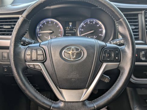 Used 2014 Toyota Highlander XLE FWD image 28