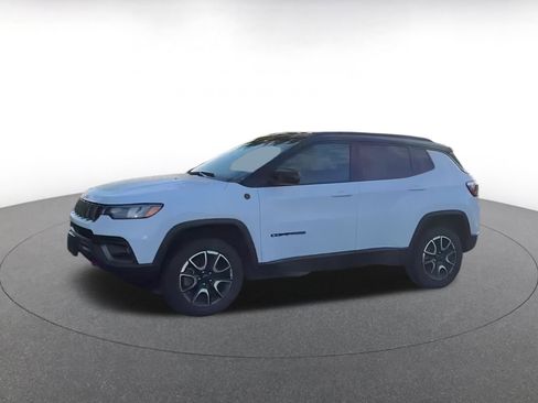 Used 2025 Jeep Compass Trailhawk image 7